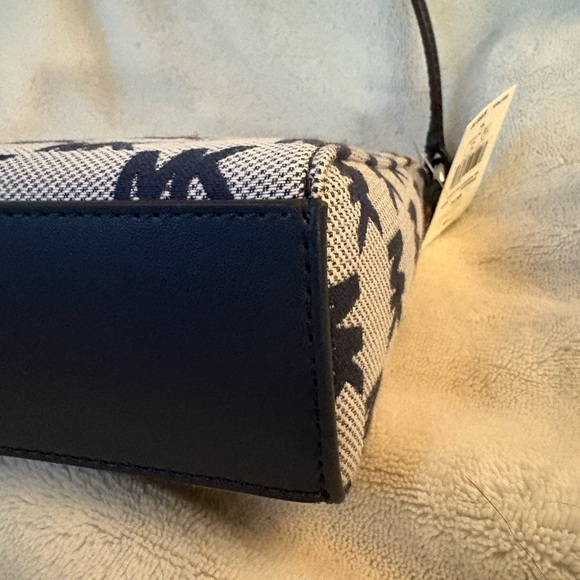 Michael Kors Navy and White Purse with Cardholder - Picture 7 of 12